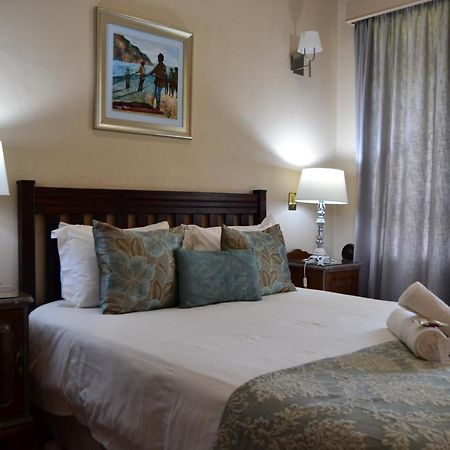 King'S Highway Guest House Somerset West Exterior photo