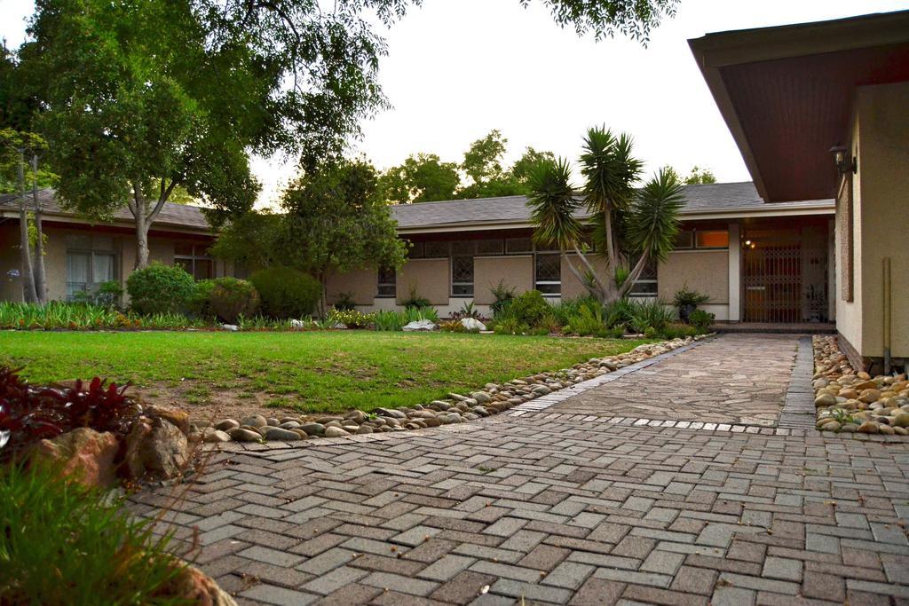 King'S Highway Guest House Somerset West Exterior photo
