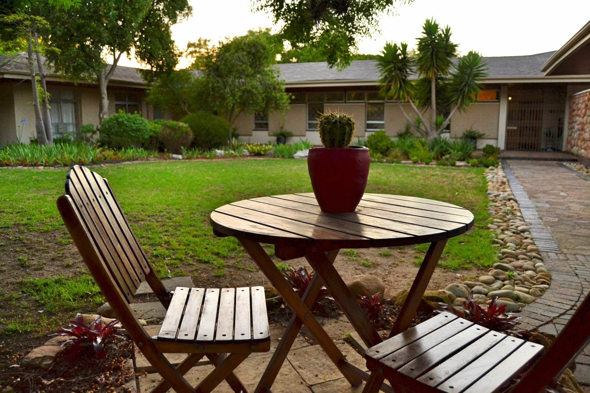 King'S Highway Guest House Somerset West Exterior photo